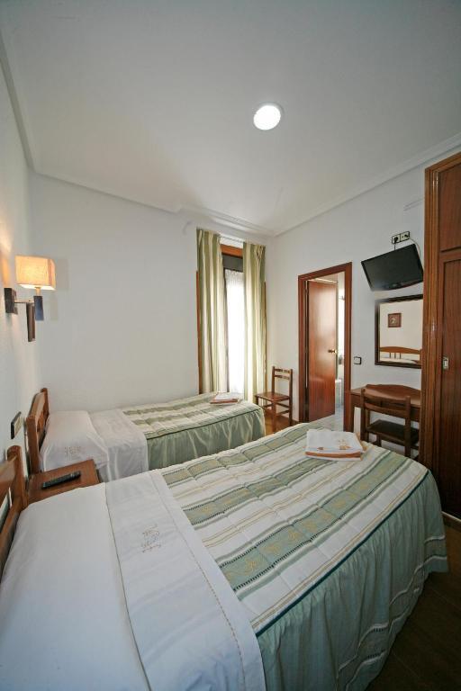 Hostal San Antonio Madrid Room photo